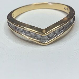 10kt Gold and Diamond 💎 Chevron Ring. Such a pretty ring!